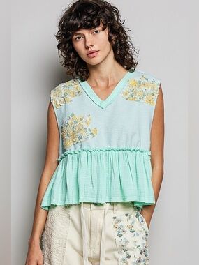 POL Floral Patch Ruffled Sleeveless Top with Raw Edge Detail🆕